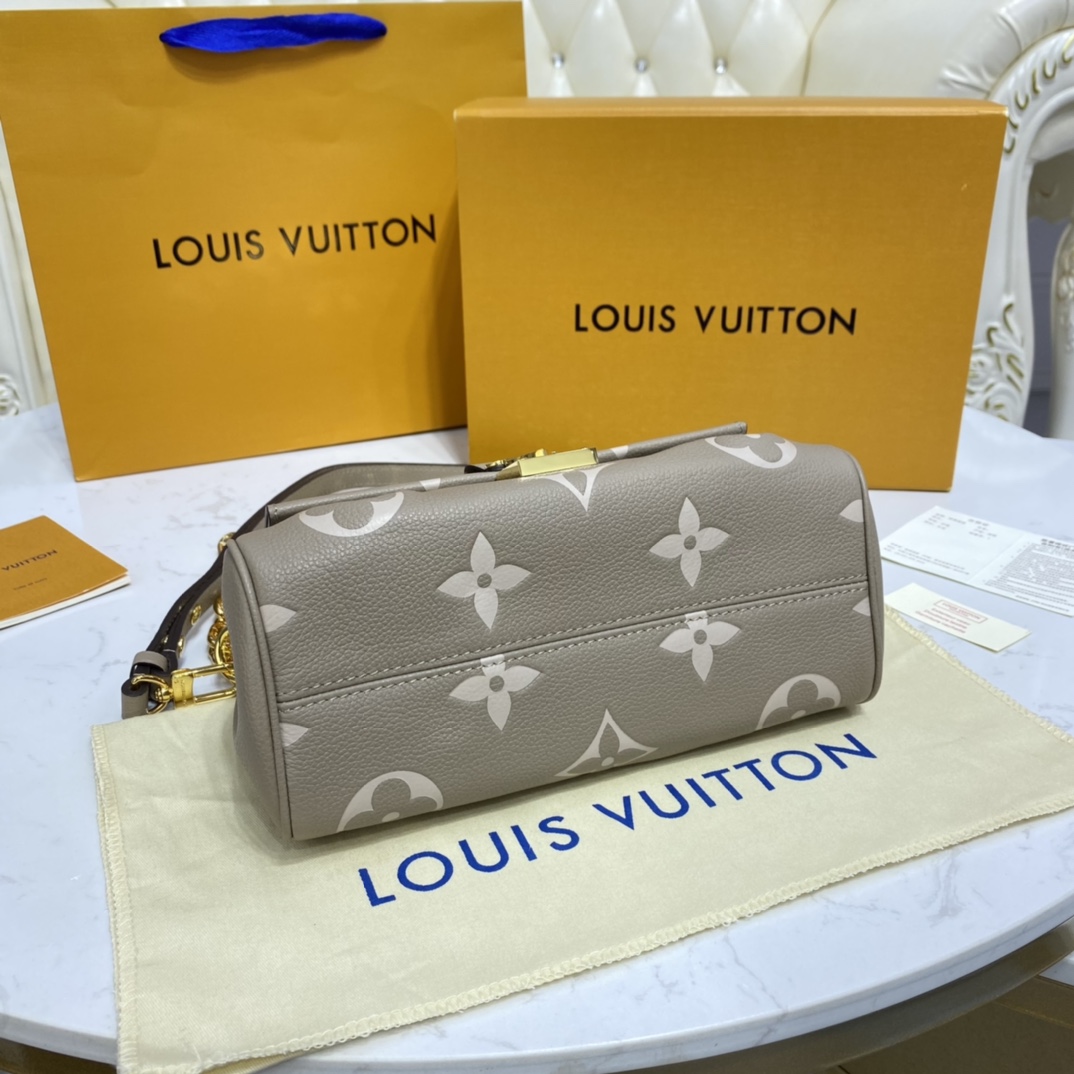 Louis Vuitton FAVORITE Monogram Shoudler Bag  M45836 Dove/Cream